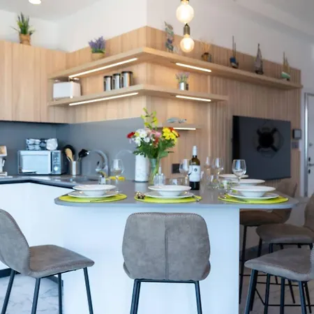 Seafront Bugibba 2bed By Homely 公寓