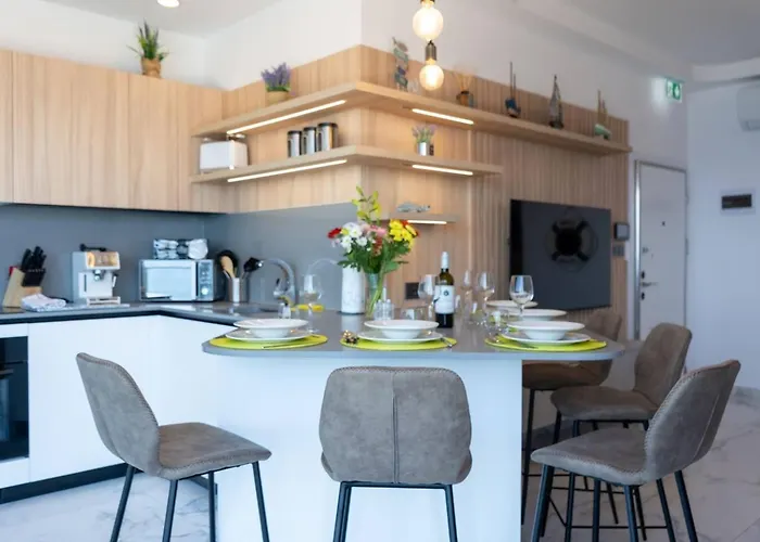 Seafront Bugibba 2bed By Homely Apartament