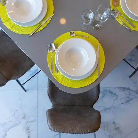 Seafront Bugibba 2bed By Homely Apartment *